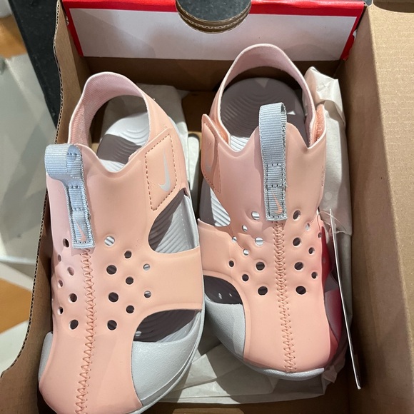 Nike Sunray Protect 2 size 11C water shoes in arctic orange/pure platinum. - Picture 3 of 3